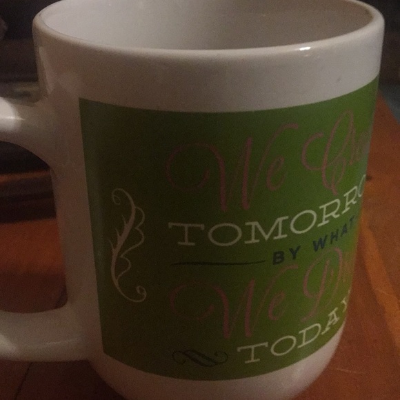 A cup - Picture 1 of 2